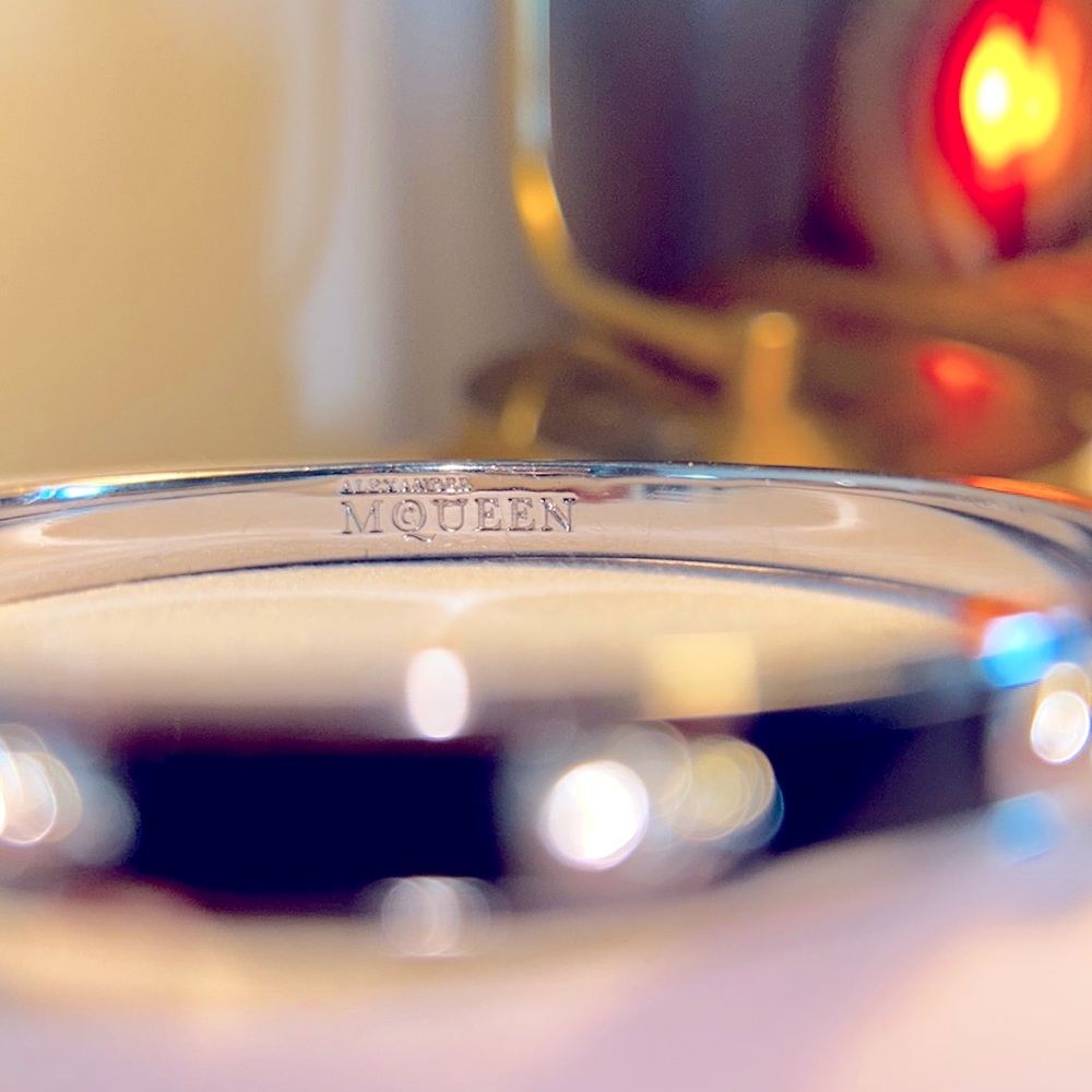 ALEXANDER MQUEEN SKULL BRACELET❤️ missing one skull 💀 - Picture 6 of 6
